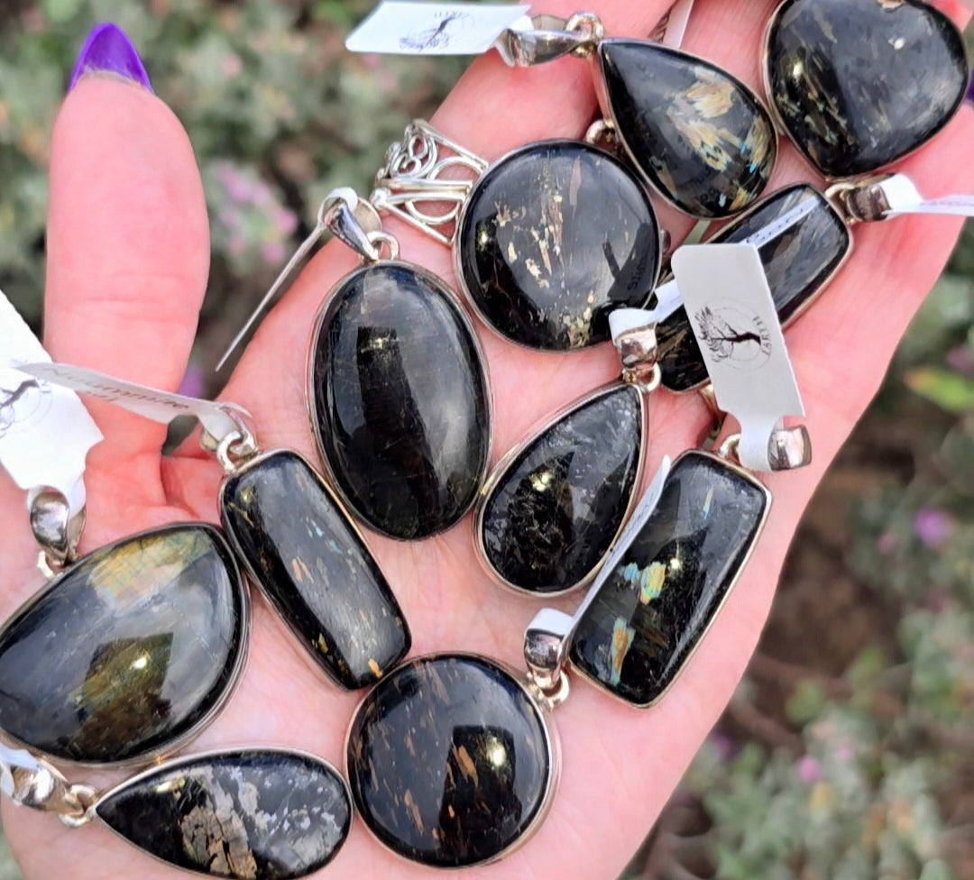 Numite Color Nuummite Meaning and Healing Properties – Enchanting Earth