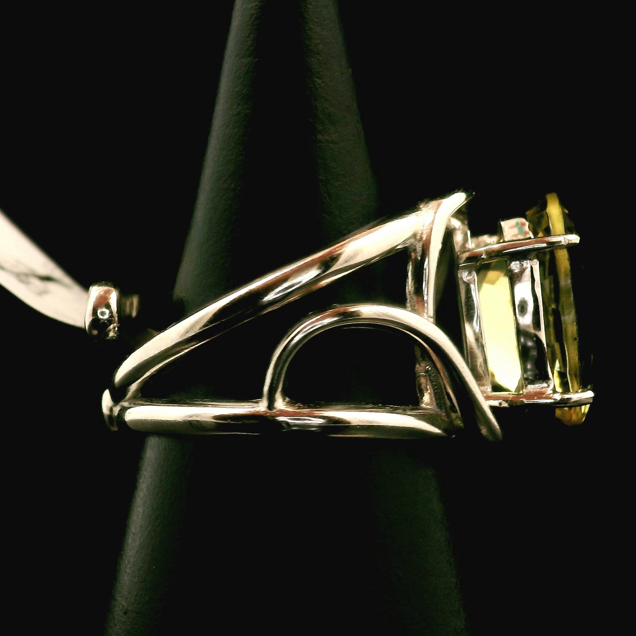 Golden Apatite Cuff Ring .925 Silver for Creation, Confidence and Manifestation