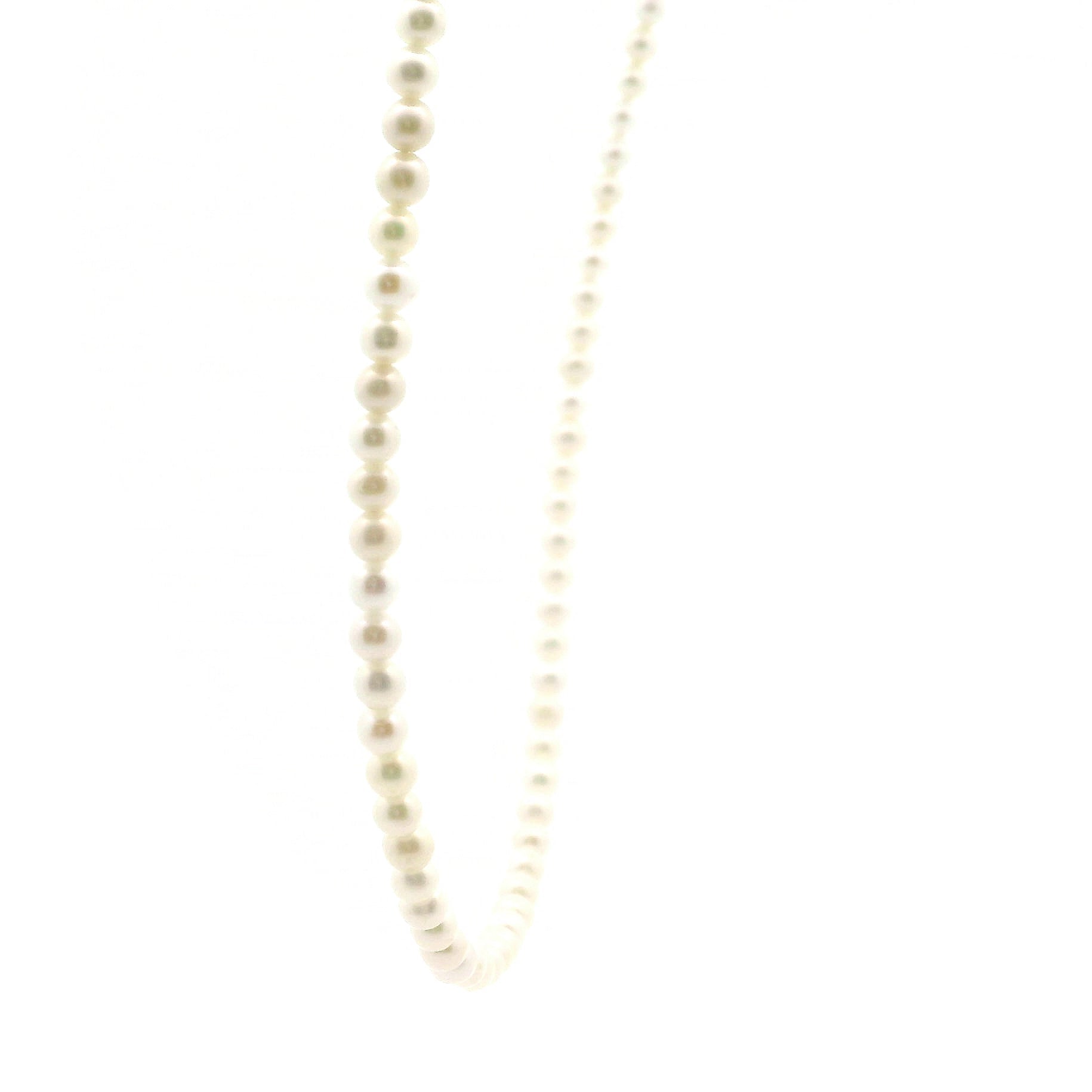 Pearl Necklace for Honesty and Commitment