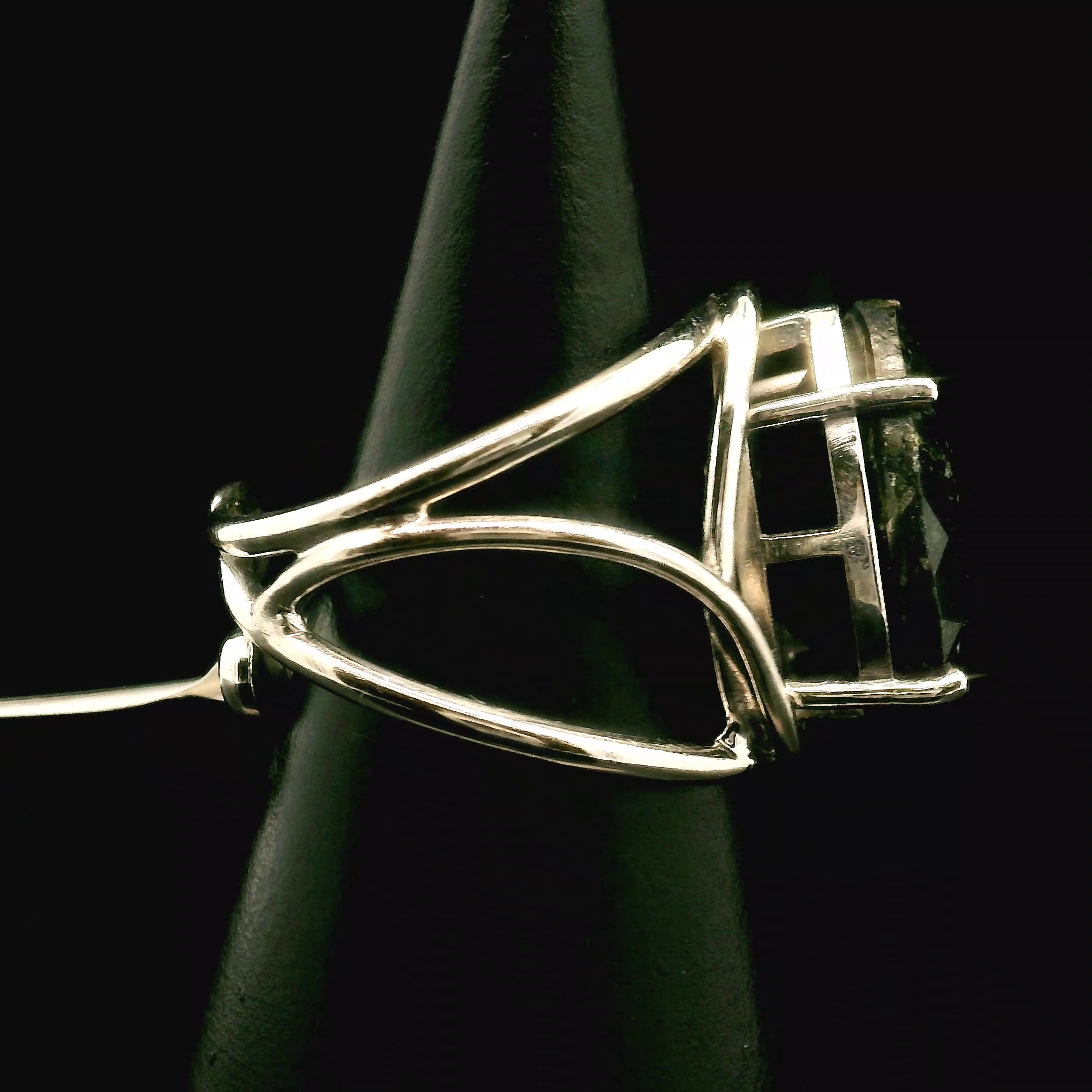 Kimberlite Cuff Ring 925 Silver for Grounding, Transformation and Alignment with Soul Mission