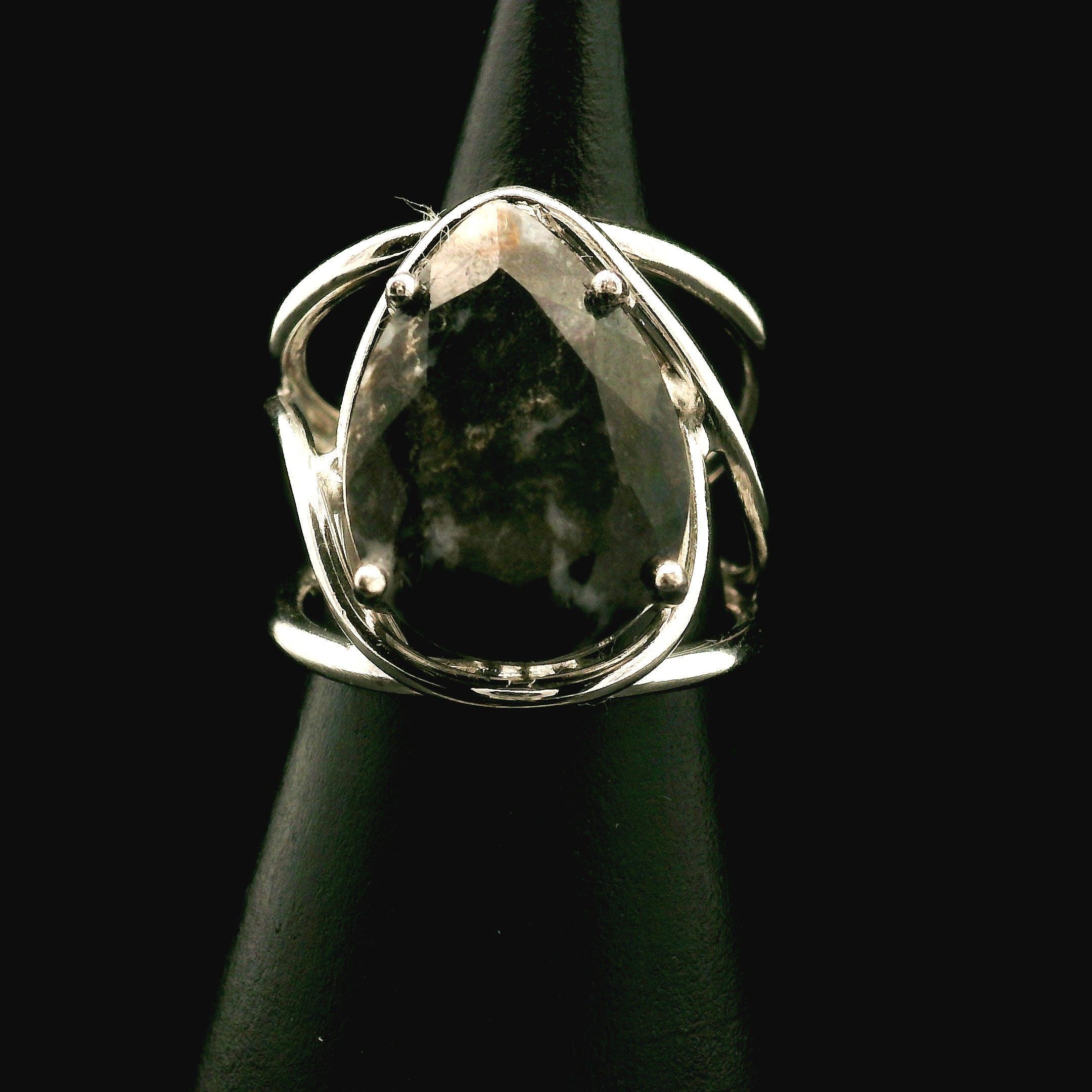 Kimberlite Cuff Ring 925 Silver for Grounding, Transformation and Alignment with Soul Mission