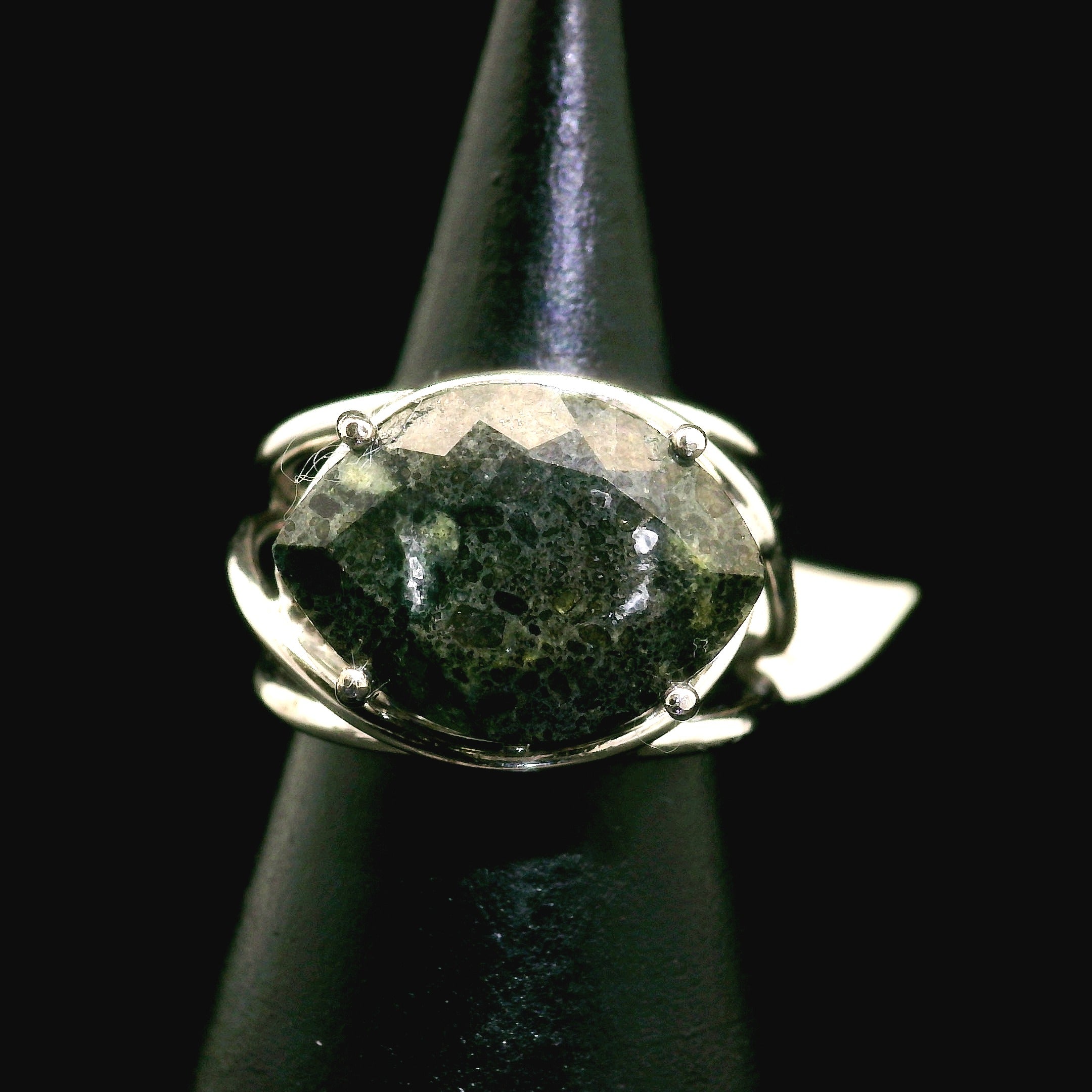 Kimberlite Cuff Ring 925 Silver for Grounding, Transformation and Alignment with Soul Mission