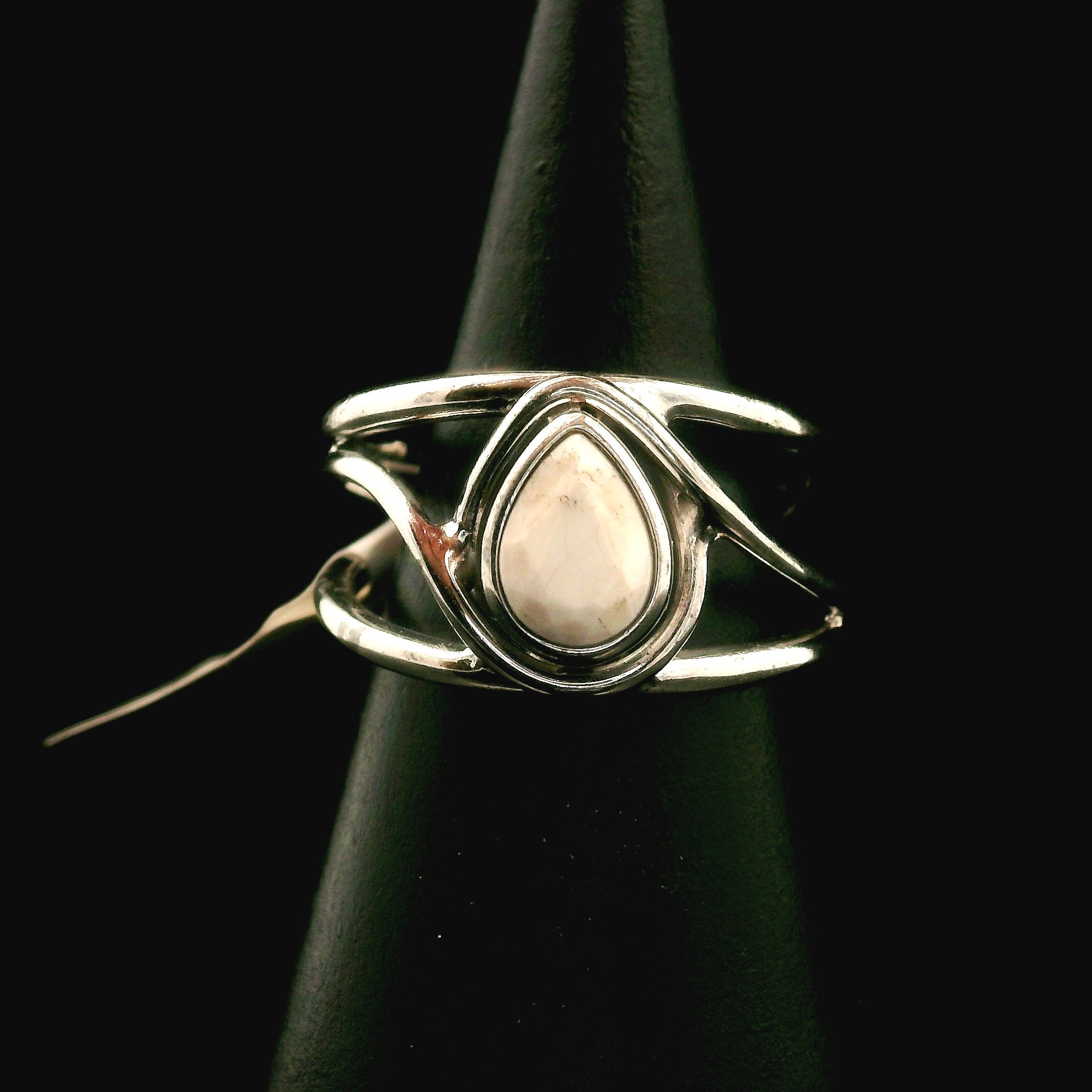 Howlite Faceted Midi Cuff Ring .925 Silver for Awareness, Calmness and Wisdom