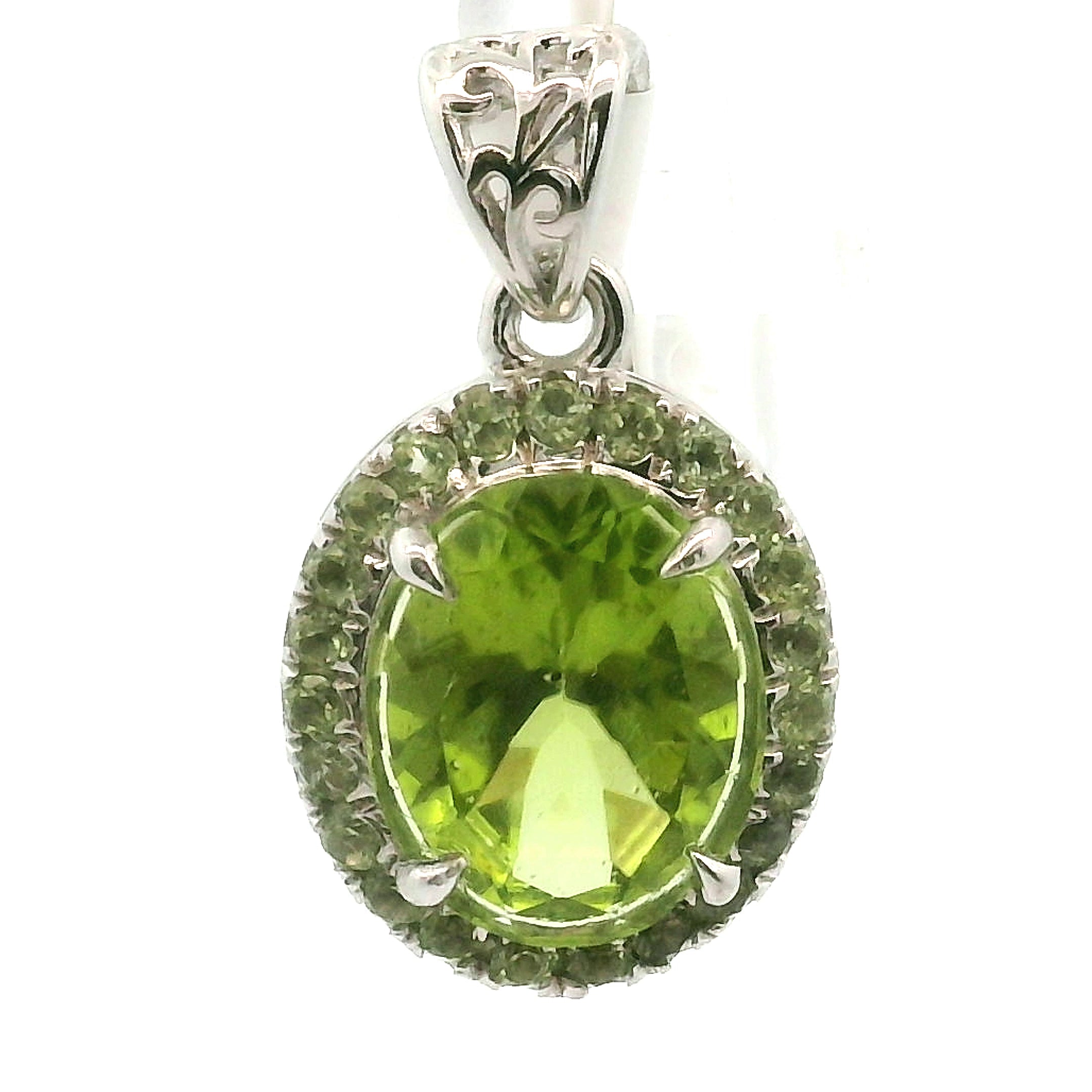 Peridot Pavé Pendant .925 Silver for Self-Compassion and a Deeper Connection to Nature