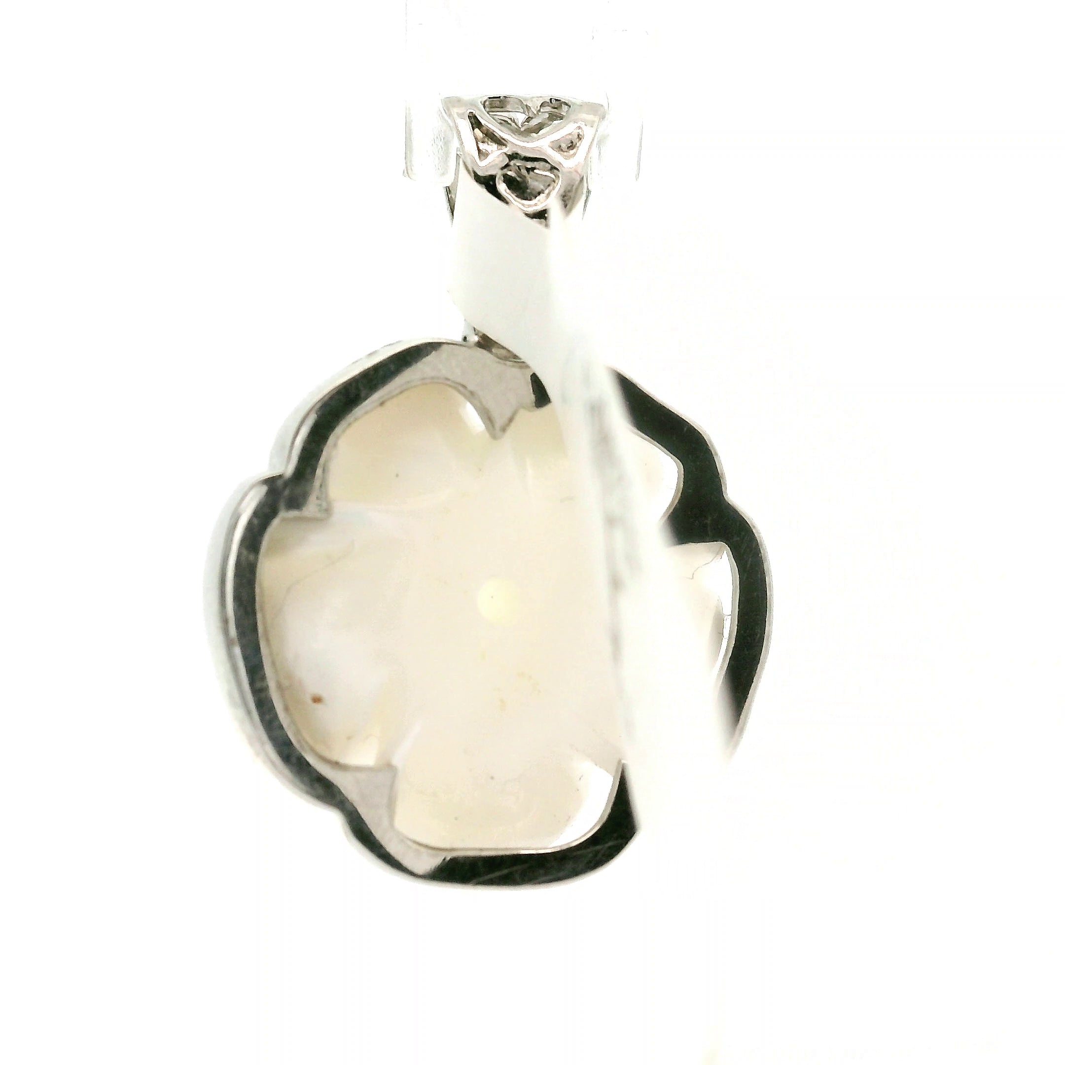Mother of Pearl Flower Pendant .925 Silver for Embracing your Feminine Power, Memory and Peace of Mind
