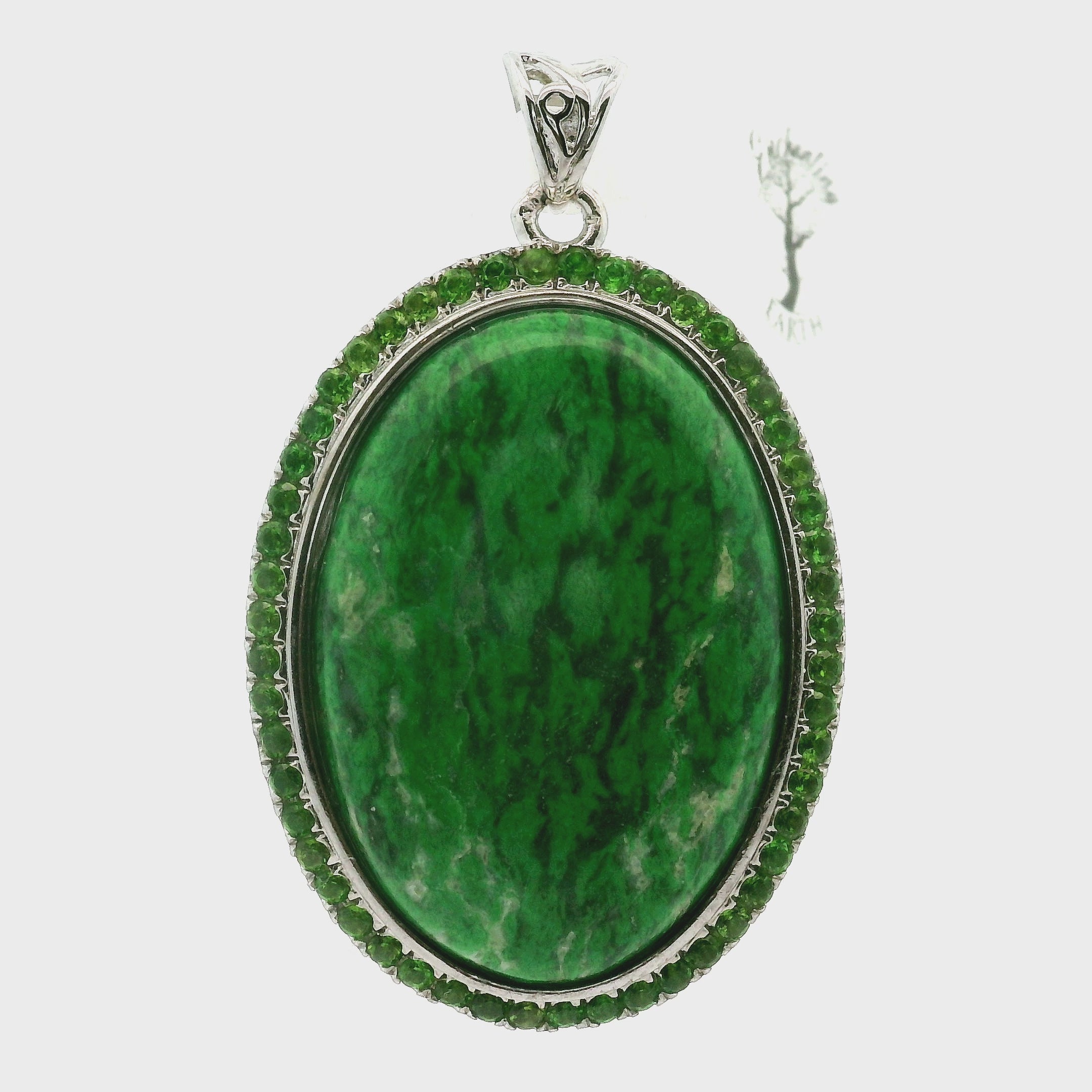 Maw Sit Sit with Chrome Diopside Pavé Pendant .925 Silver for Attracting New Relationships and Opportunities