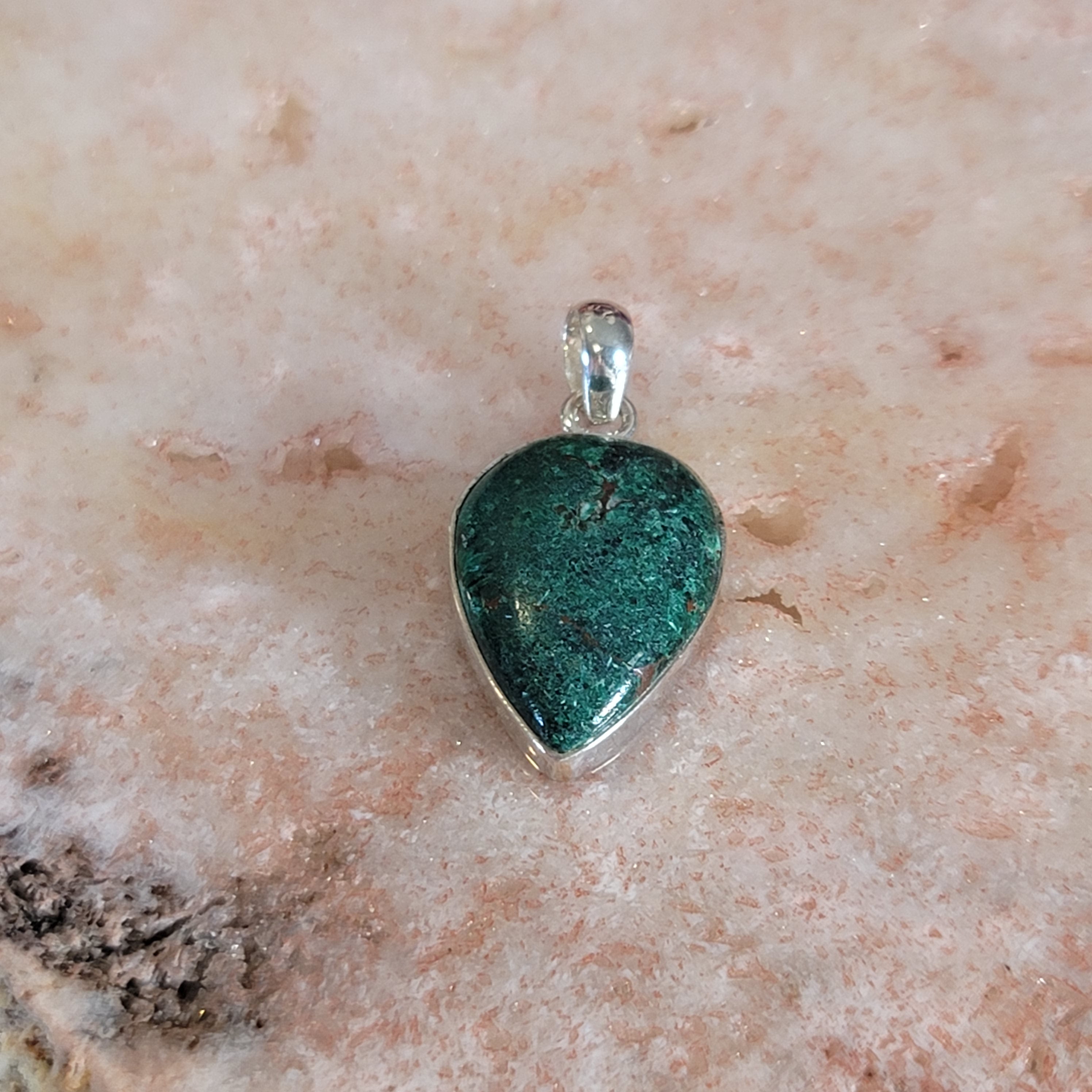 Malachite Pendant .925 Silver for Embracing Divine Feminine Power and Healing