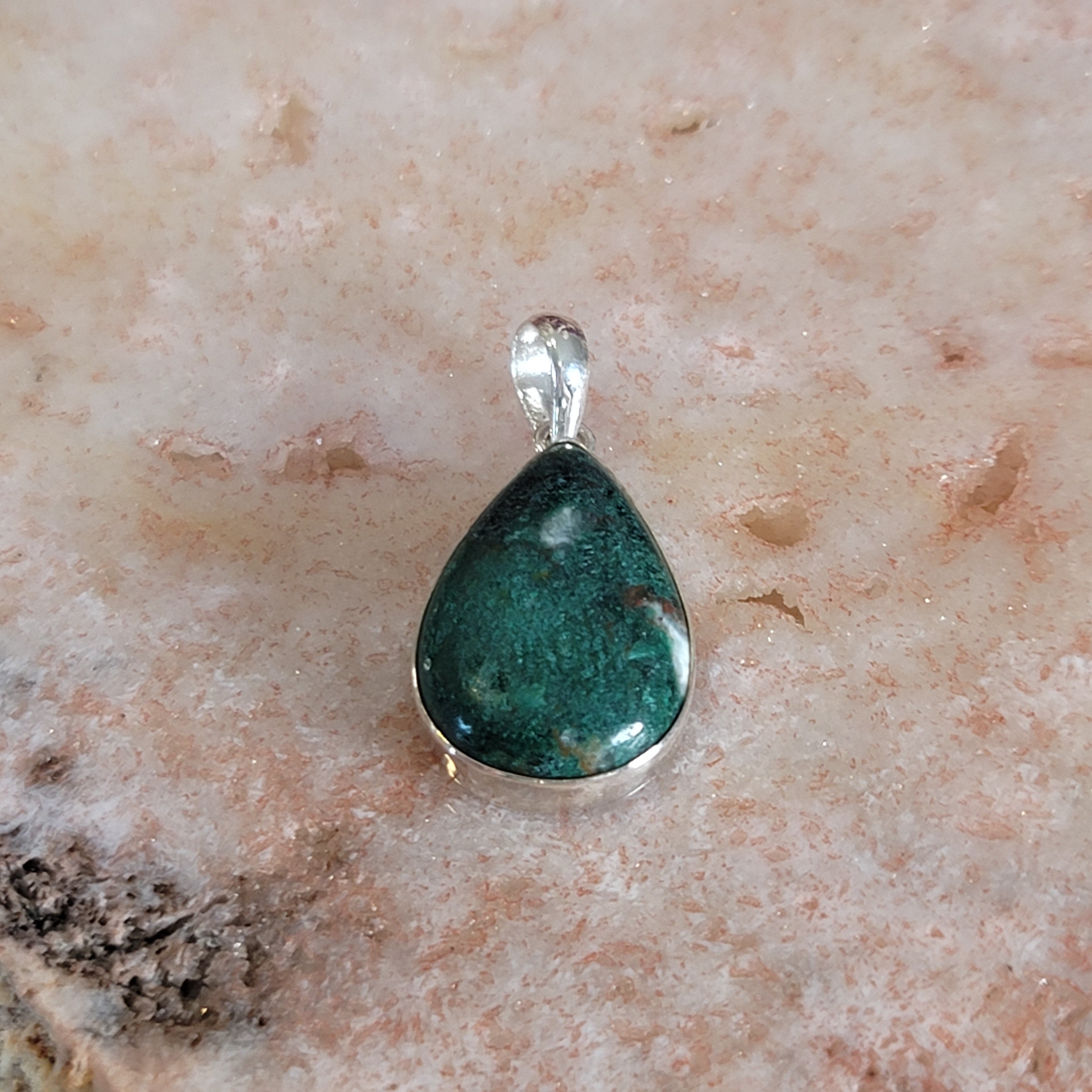 Malachite Pendant .925 Silver for Embracing Divine Feminine Power and Healing