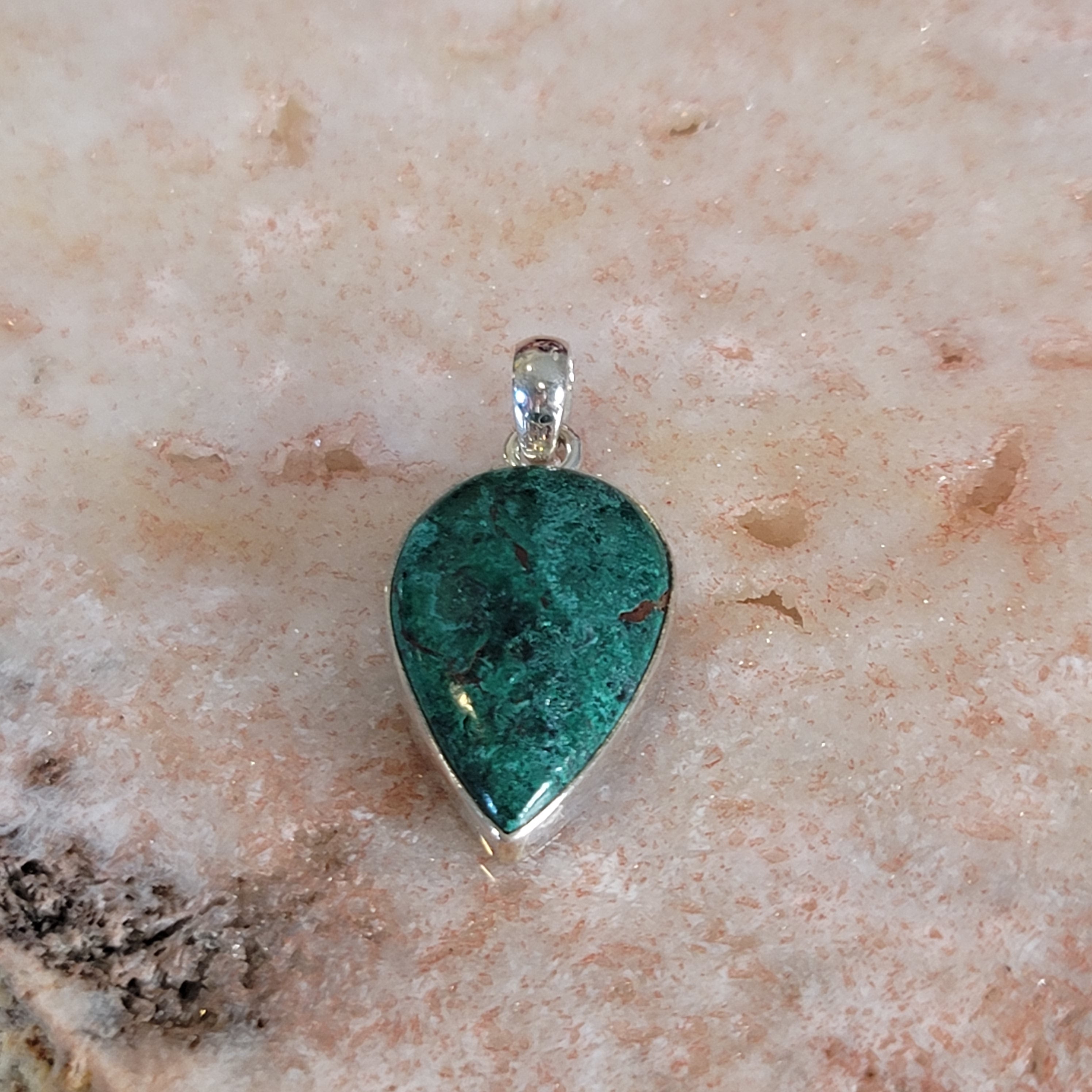 Malachite Pendant .925 Silver for Embracing Divine Feminine Power and Healing