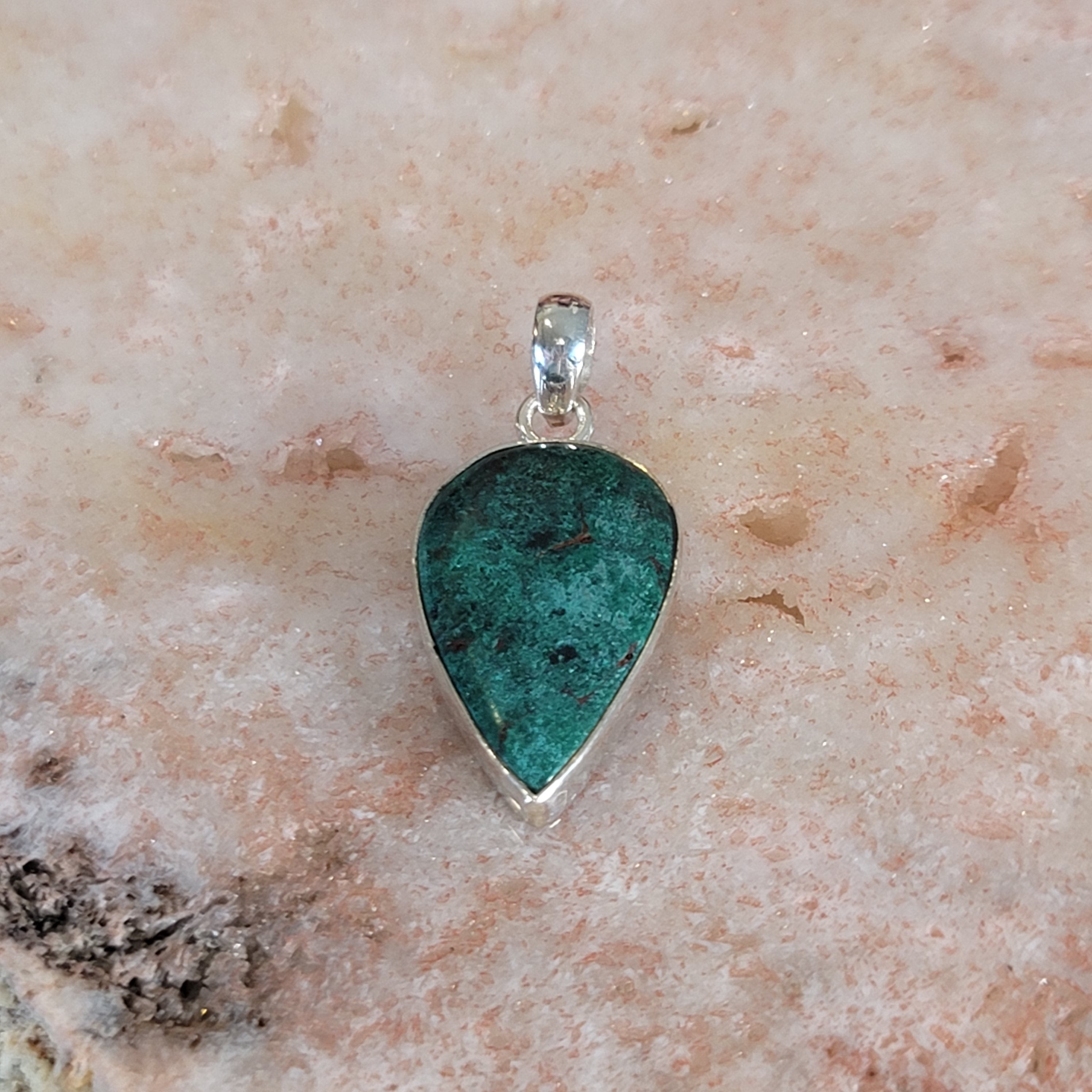 Malachite Pendant .925 Silver for Embracing Divine Feminine Power and Healing