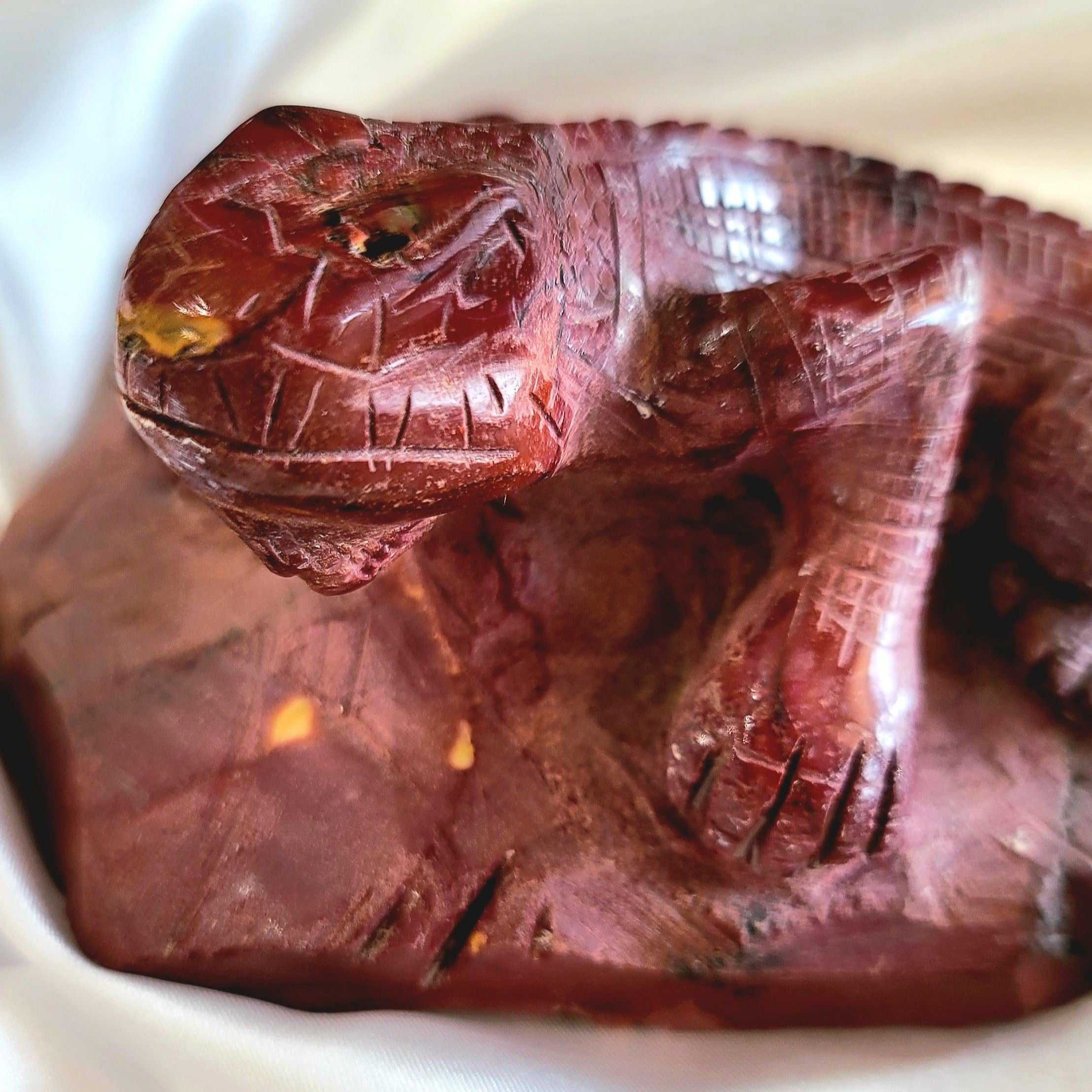 Mookite Iguana Carving