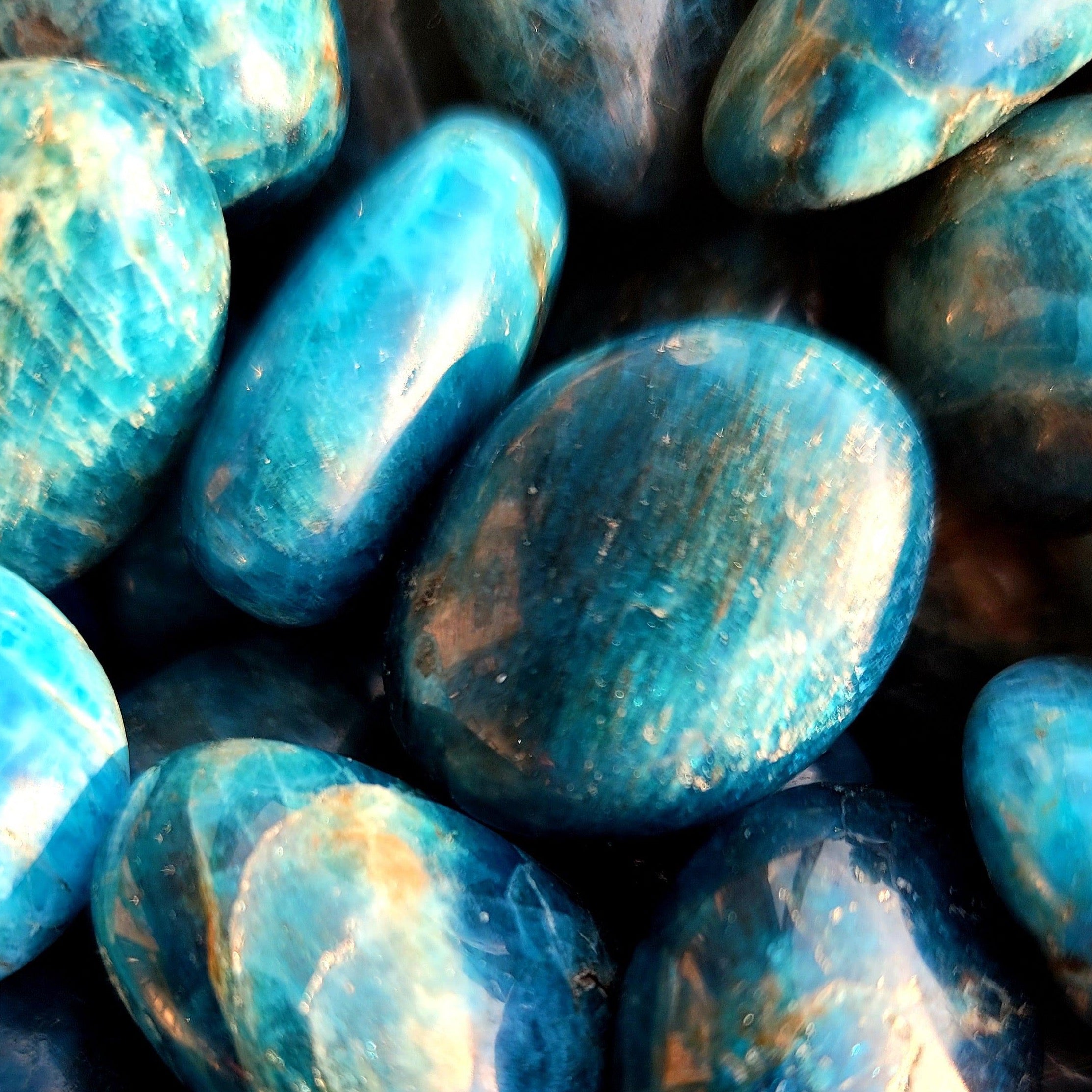 Blue Apatite Tumble for Connection, Healthy Weight Loss and Overall Wellness