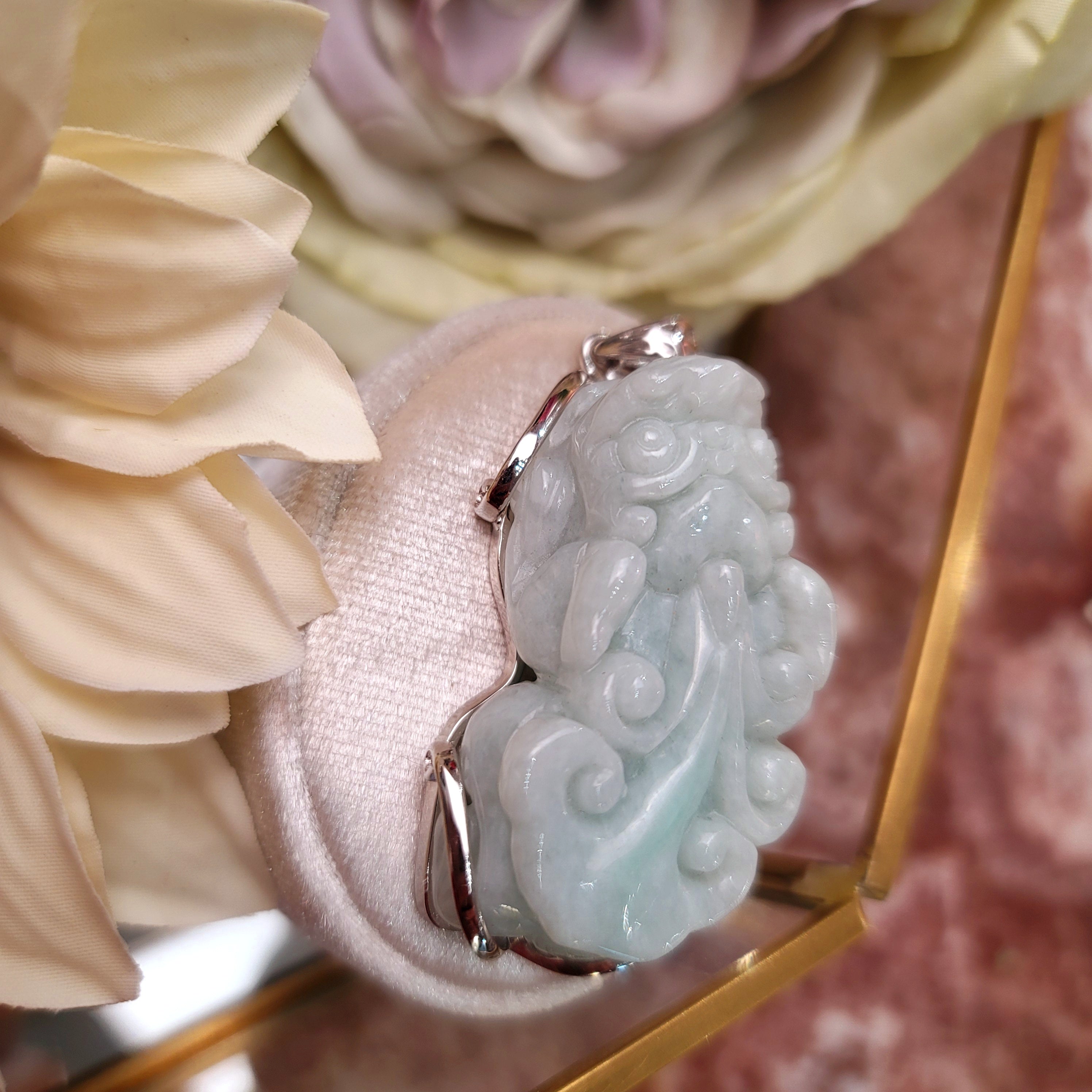 Jade Pixiu Pendant for Protection and Luck